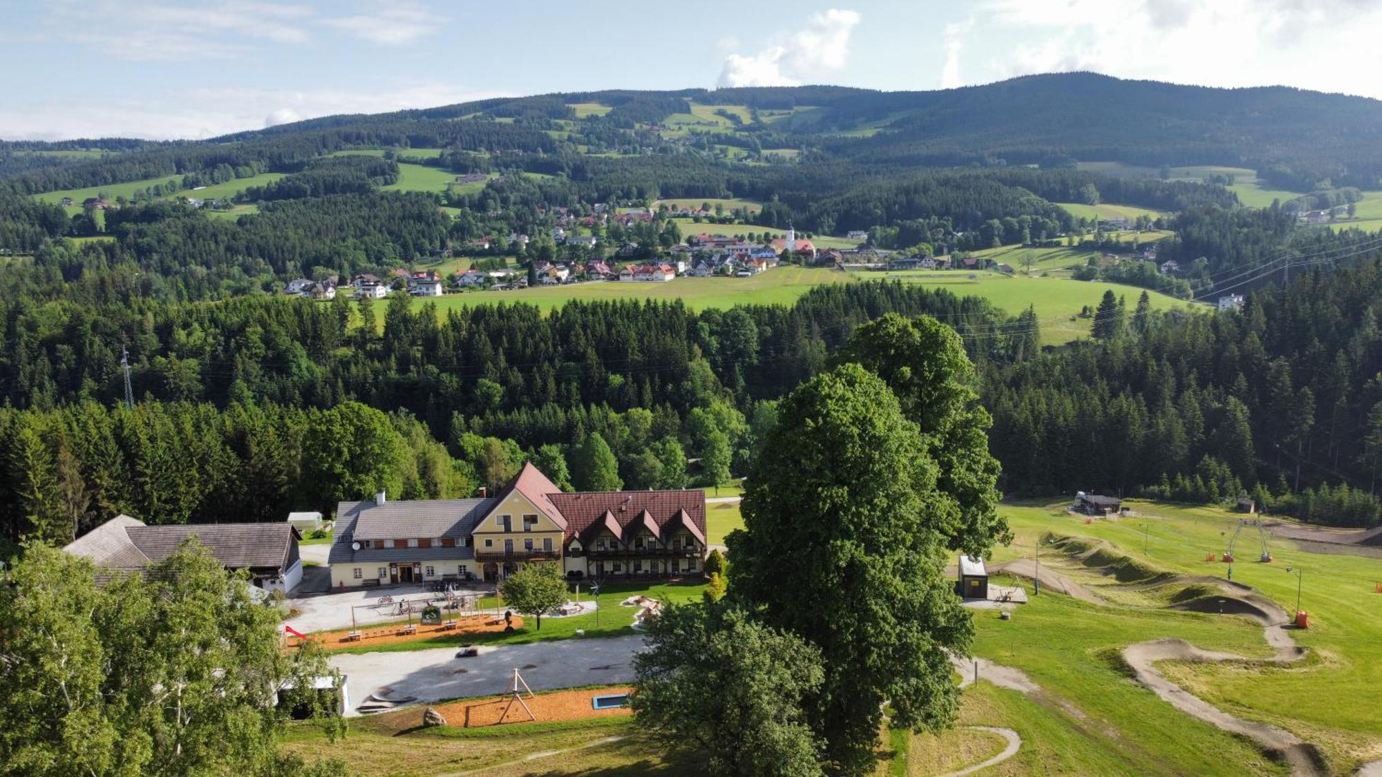 Готель Gasthof Wiesenhofer Miesenbach  Екстер'єр фото