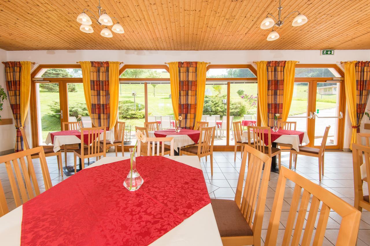 Готель Gasthof Wiesenhofer Miesenbach  Екстер'єр фото